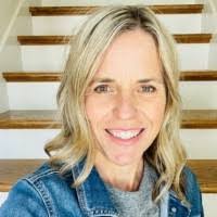 Cari Stone's Instagram, Twitter & Facebook