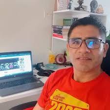 Efrain Bustos's Instagram, Twitter & Facebook