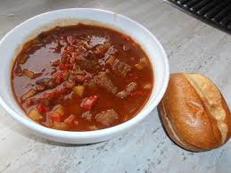 Gulaschsuppe Ein Gutes Rezept Mit Bild Aus Der Kategorie Eintopf 38 Bewertungen O 4 5 Tags Eintopf Gebunde Gulaschsuppe Gulasch Gulaschsuppe Aus Dem Ofen