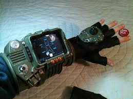 I Don T Know A Thing About Fallout 3 But This Pip Boy 3000a Replica Would Be A Really Cool Addition To A Dieselpunk Costume Pip Boy Fallout Fallout Props