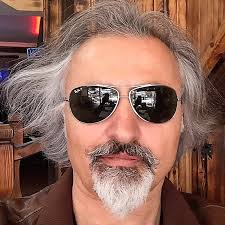 Ressam Nick Farrantello tarafından yeniden yorumlanan bu tablo, Leonardo da  Vinci'nin ünlü "Son Akşam Yemeği" eserine bir göndermedir. Soldan sağa:  Galileo Galilei, Marie Curie, J. Robert Oppenheimer, Isaac Newton, Louis  Pasteur, Stephen