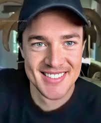 The chillin' warriors. 🤣🤣🤣 Alexander Dreymon aka Uhtred and Mark Rowley  aka Finan Play the puzzle:  https://www.jigsawplanet.com/?rc=play&pid=05a184dc9b73