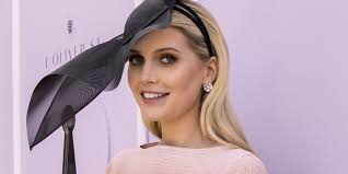 Princess diana's niece lady kitty spencer has married michael lewis in a lavish ceremony in rome, italy. Kitty Spencer Si Sposa Chi E Il Fidanzato Michael Lewis