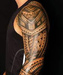 En la busqueda de buenos tatuajes en el hombro encontremos estos tres, el primer tatuaje una mano con piezas de puzle, el segundo tatuajes espectacular y el tercero un tatuaje de alas en una de los mejores tatuajes tribales en el hombro y tatuajes maories en el hombro, espero que os gusten. 1001 Ideas De Tatuajes Maories Y Su Significado En La Cultura Polinesia Tatuaje Maori Tatuaje Polinesio En El Brazo Tatuaje Maori Hombro