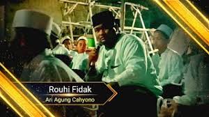أحمد يا نور الهدى بي شوقٌ فاق المدى عيني ترجو أن تراك روحي يا حبيبي فداك bait : Rouhi Fidak Suluk Nada Tinggi Santri Nurul Hidayah Youtube