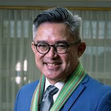 Robin Sarmiento's Instagram, Twitter & Facebook