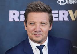 Jeremy Renner habla del poder de la mente en su recuperación tras volver a  nacer: "Exploré todas las terapias"