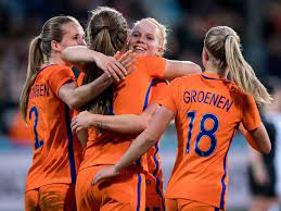 Het zal jullie niet ontgaan zijn, de oranje koorts begint al aardig toe te vandaag start het wk en zullen de oranje leeuwinnen op dinsdag 11 juni zich van hun beste kant. Oranje Leeuwinnen Wallpapers Wallpaper Cave