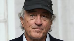 Robert de niro livre l'une de ses performances les plus vibrantes dans raging bull, biopic sur le boxeur jake lamotta. Martin Scorsese And Robert De Niro Pay Tribute To Raging Bull Boxer Jake Lamotta Eurosport