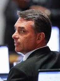 Bolsonaro falou para eu ficar tranquilo, diz Flávio, sobre doação de Vorcaro