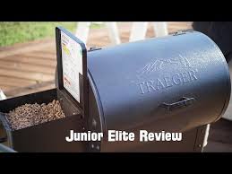 Elite pellet grill offers all of the convenience features of the traeger line in a compact design. Traeger Junior Elite Review Aug 2021 Features Pros And Cons