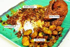 Bukan sahaja menyediakan nasi kandar yang terbaik, malah servis dan kebersihan juga sangat dipuji. What S In Nasi Kandar Kayu Original Penang Food Street Food Tasting