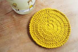 こんにちは 編み物作家の中村かずほです 今回は 輪の作り目 から始める かぎ針で丸く編む方法をマスターしましょう 図解で確認しながら ゆっくりと進めてください 慣れてしまえば とっても簡単です 丸の中心をどのように編み始めるのか 細編み 長編み