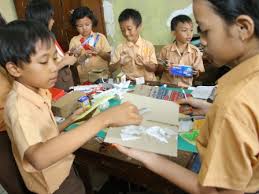 Karena skala sosial yang lebih besar maka kemungkinan juga bisa menyebabkan perubahan sikap dan perilaku pada peserta, walaupun tidak semua peserta. Creativity Sustainability Environmental Education Programme Organised By Education Care Unit Page 4