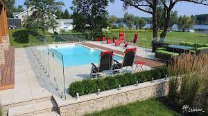 amenagement pave et beton mur de soutennement piscine creusee contemporaine bord de l eau ladouceur pays outdoor decor outdoor furniture sets outdoor furniture