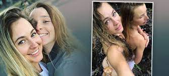 She started snowboarding in 2002 at her local mountains in moravia, czech republic. Snowboardistka Sarka Pancochova Znovu Sokuje Nahe Obeti Se Snoubenkou Blesk Sport