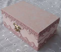 Caixa De Mdf Decorada Com Renda E Pérola Caixa Em Mdf Forrada Com Tecido 100 Algodao Com Apliques Em Perolas E Renda Caixas Decoradas Caixa Mdf Caixa De Decoupage