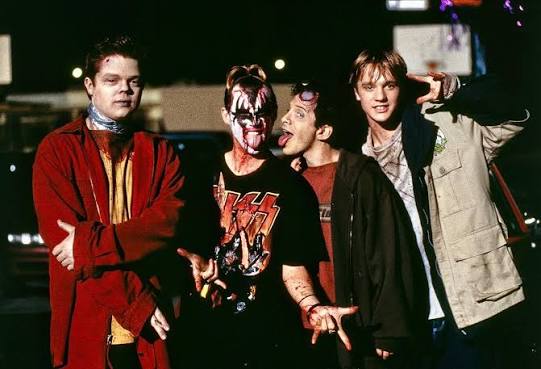 Behind the scenes of Idle Hands (1999) #idlehands #idlehandsmovie  #idlehands1999 #devonsawa #sethgreen #eldenhenson #90s #90smovies  #90shorror #horrorcomedy #horror #horrormovies