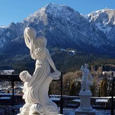 Castelul cantacuzino din busteni este una dintre cele mai frumoase resedinte ridicate de printul gheorghe grigore cantacuzino, asa mai numitul nababul. Castelul Cantacuzino Din BuÈ™teni Din Prahova Planiada