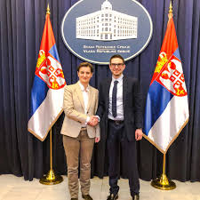 Míg soros györgy számára a migránsok befogadása jelentett személyes ügyet, addig fia, kijelölt utódja számára a gyermekvédelmi és pedofilellenes küzdelem kiemelten fontos. Tudjak Ki Pozolt Meg George Clooney Mellett Soros Fiaval Delhir Portal