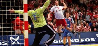 ويتراوح طول الشريط المستخدم في التمرينات بين 5.2 و 3 أمتار للصغار ، وبين 5 و ۸ أمتار للكبار وعرضه بين 5.2 سم ويربط أحد طرفيه بعصا يتراوح طولها بين 50 و 70 سم وقطرها 5,1 سم ، بها حلقة معدنية يعلق بها. Ø·ÙˆÙ„ ÙˆØ¹Ø±Ø¶ Ù…Ù„Ø¹Ø¨ ÙƒØ±Ø© Ø§Ù„ÙŠØ¯ Ø­ÙŠØ§ØªÙƒ