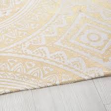 Alfombra De Algodon Con Motivos Graficos Dorados 140x200 Maisons Du Monde Tapis Coton Rug Motifs Graphiques