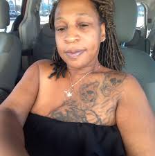 𝐁𝐚𝐳𝐚𝐚𝐫 𝐁𝐫𝐚𝐢𝐧-𝐓𝐞𝐚𝐬𝐞𝐫! Almost every #vase has a twin, but  one is all by itself. Can you find which color vase 𝐝𝐨𝐞𝐬𝐧'𝐭 𝐡𝐚𝐯𝐞  𝐚 𝐦𝐚𝐭𝐜𝐡𝐢𝐧𝐠 𝐩𝐚𝐢𝐫? Find the odd one out for the