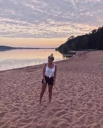Wenn Man Den Strand Vor Der Haustur Hat Da Wohnen Wo Andere Urlaub Machen Sunset Sonnenuntergang Brombachsee D Instagram Beach Instagram Fashion