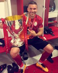 Galatasaray kupada yeni malatyaspor deplasmanında. Lukas Podolski Com On Twitter Kupalara Layiksin Sen Sanli Galatasaray Cimbom Poldi Gazver Panzer Kupa