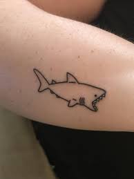 Little Shark Friend By Sam Sea At Iron Will Tattoo Club In Glenside Pa Tattoos Mini Tattoos Tiny Tattoos