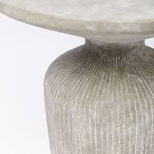 Le livre numérique (en anglais : Tambor Concrete Outdoor Drum Side Table