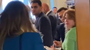 25 mayıs 1963), rumen siyasetçi. Byq32c1en8ajzm