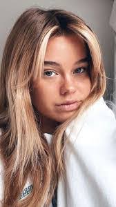 Savannah Lang's Instagram, Twitter & Facebook