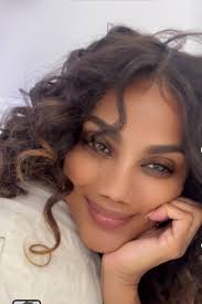 You look amazing, I would date you in a heartbeat.🥰