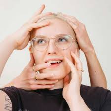 Isabel Roland's Instagram, Twitter & Facebook