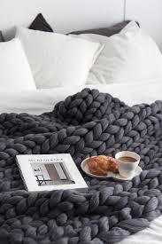 Le kit petits cœurs vous permettra de tricoter une couverture pour un landau ou un berceau. Crush Le Plaid Xxl Grosses Mailles Lili In Wonderland Deco Deco D Interieur Artisanale Decoration