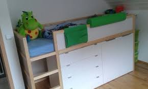 Great Snap Shots Kura Hack Mit Kommode Und Schubladen Tips Leo Turns 5 Am Ende Von Mai Er Findin Madchenzimmer Dekoration Kinderzimmereinrichtung Malm Bett