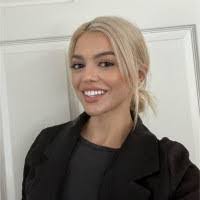 Amy Ostby's Instagram, Twitter & Facebook