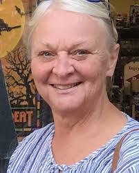 Kim Hanson's Instagram, Twitter & Facebook