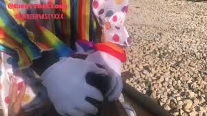 Gibby The Clown gets dick sucked on train tracks - XNXX.COM