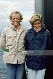 Als prinzessin von wales sollte diana an verschiedenen beamten teilnehmen engagements wie die eröffnung von krankenhäusern. Pin On Diana Princess Of Wales