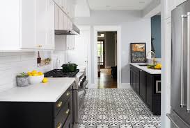 Wonderful two tone kitchen cabinet idea with pale yellow and whiteshades 1. Harmonious Two Tone Kitchen Crystal Cabinets