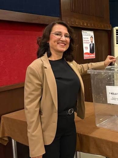 YENİ Parti Nazilli İlçe Teşkilatı'nda kongre öncesi başkan adayını  belirlemek amacıyla gerçekleştirilen ön seçimde sonuç belli oldu. Nazilli  Belediyesi Mehmet Yüzügüler Nikah Salonu'nda düzenlenen seçimde Özlem Burcu  Uğan Sevim ile Yezdan Yıldırım