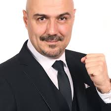 DaiSifu Oliver König a adăugat o...