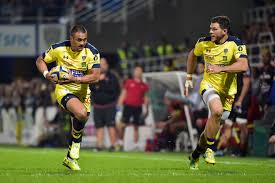 En raison d'une dernière action confuse, il a fallu attendre une grosse heure après la fin du match pour savoir le score de la victoire de l'asm face à l'ubb. Top 14 Clermont Vainqueur Le Gros Coup De L Ubb Les Pronos D Actu Rugby Pour La 9e Journee Actu Rugby