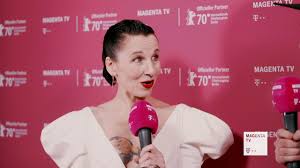 She is an actress, known for munich (2005), die sieger (1994) and the promise (1994). Meret Becker 70 Berlinale Bei Magentatv Youtube