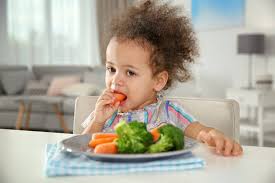 I bambini non sono dei piccoli adulti, sono individui che devono crescere e devono avere la certezza di ricevere tutti quegli elementi che servono a garantire il loro benessere psicofisico. Dieta Vegana Gravi Conseguenze Sui Bambini Lo Studio