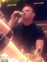 2 days ago · wayne rooney walks with two blondes to a budget hotel — where photos of him passed out went viral. Wayne Rooney Laughs With A Mystery Woman As They Get Into A Hotel Lift After Seven Hours Of Partying Express Digest