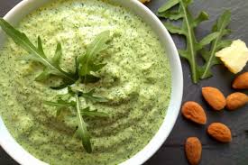 Aggiungere le nocciole, l'aglio e il parmigiano. Arugula Pesto With Almonds And Pecorino Cucinoconpoco It