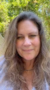 Diana Mizer's Instagram, Twitter & Facebook